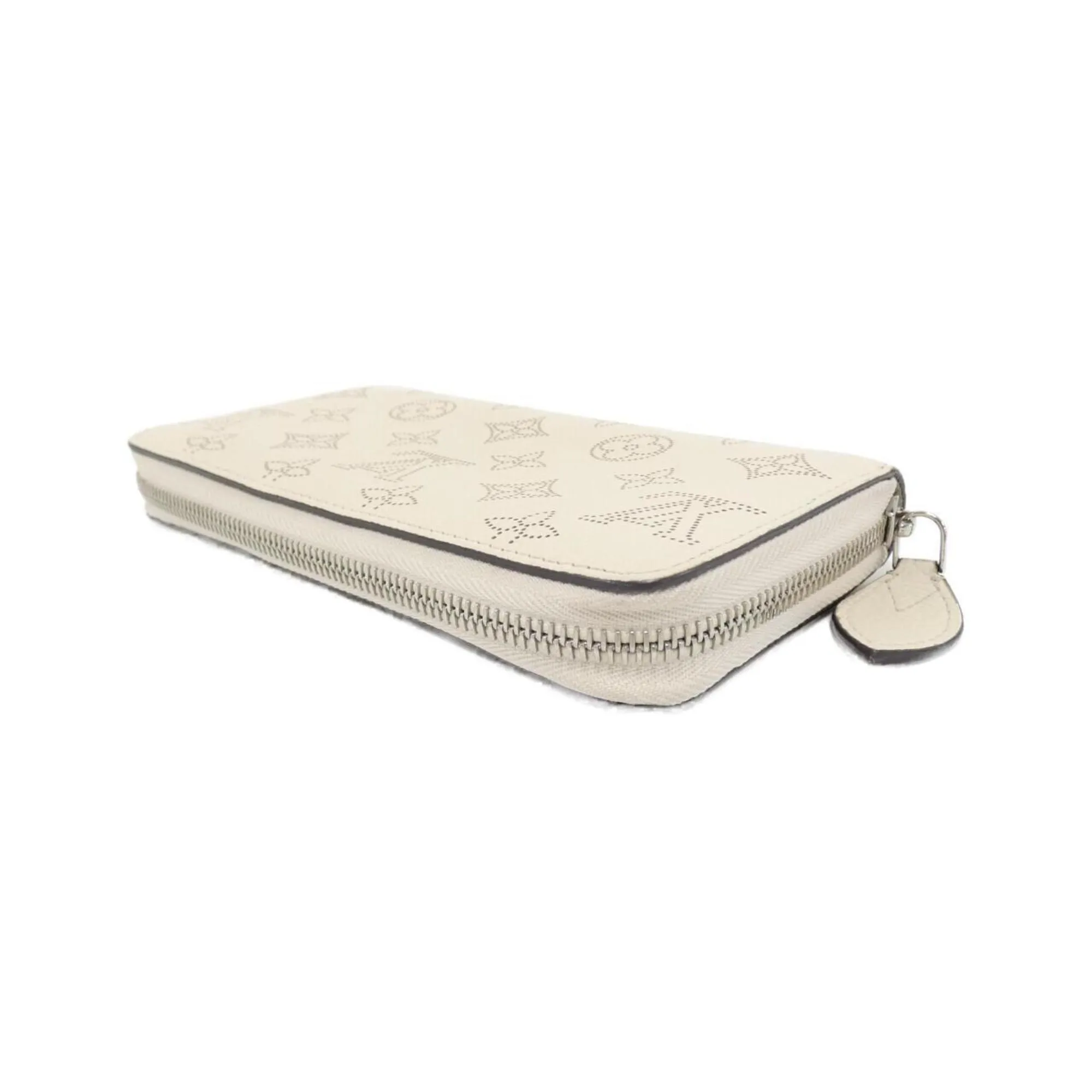 Louis Vuitton Lv ivory Mahina Leather Long Wallet (Bi-Fold) (Pre-Owned)