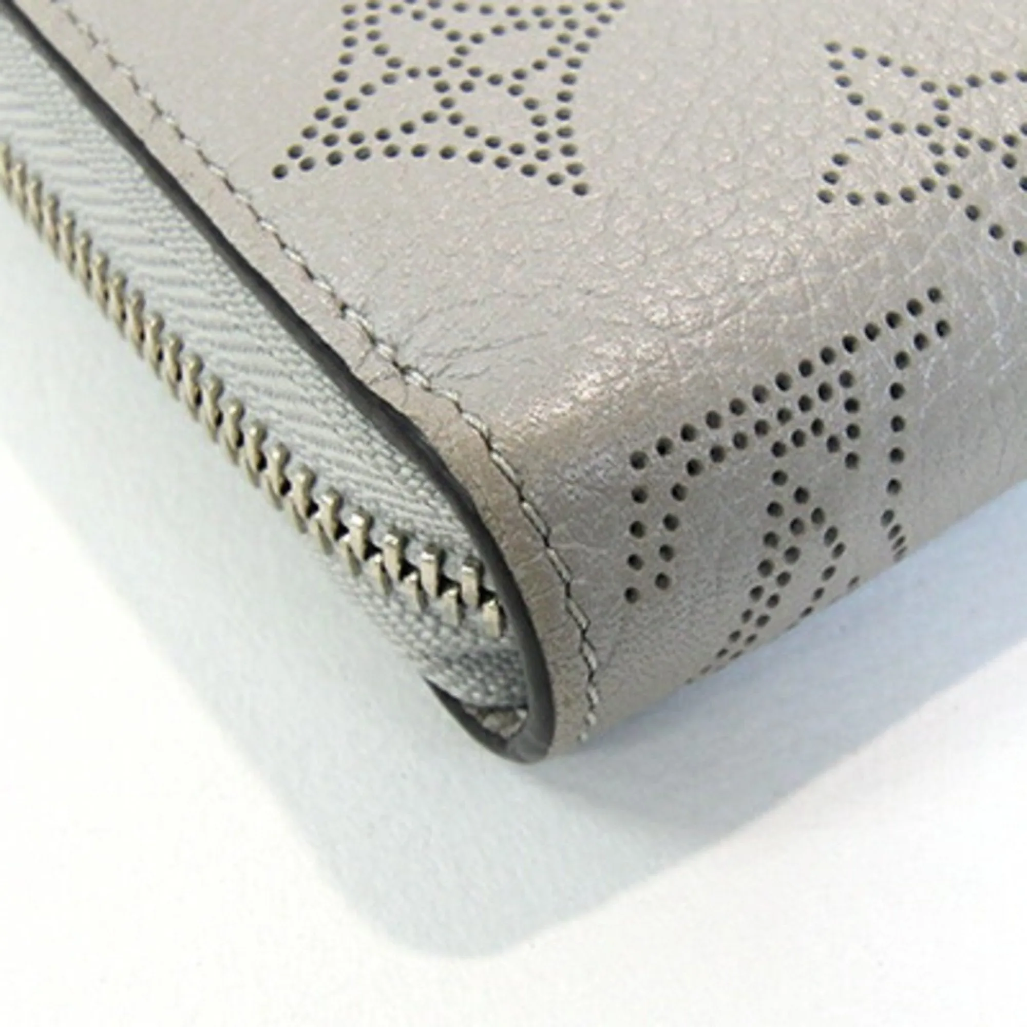 Louis Vuitton Metallic Mahina Leather Long Wallet (Bi-Fold) (Pre-Owned)