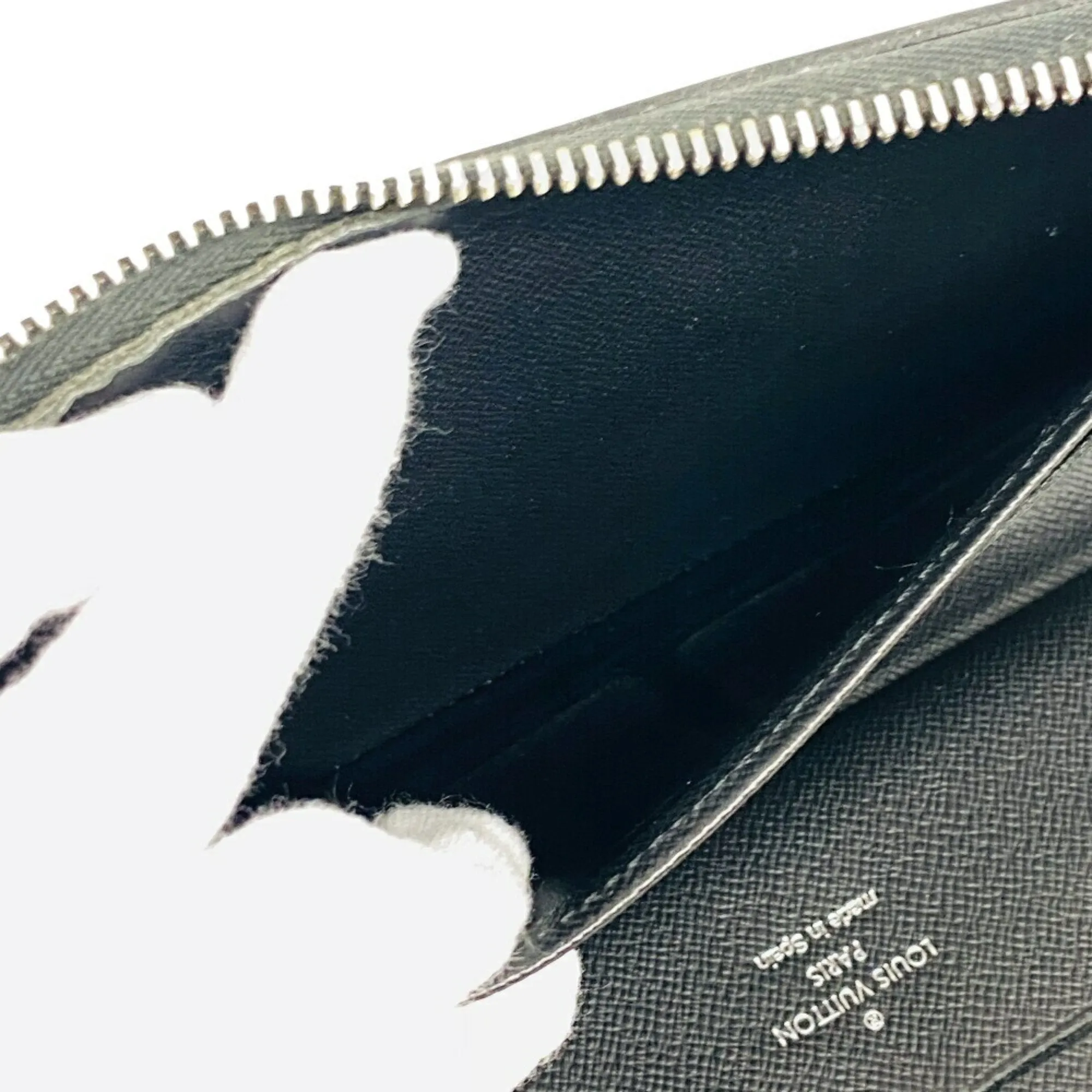 Louis Vuitton Taiga Leather Long Wallet (Bi-Fold) (Pre-Owned)