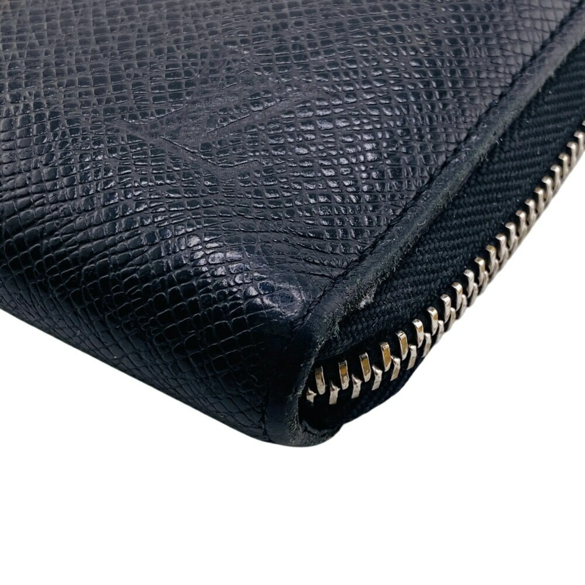 Louis Vuitton Taiga Leather Long Wallet (Bi-Fold) (Pre-Owned)