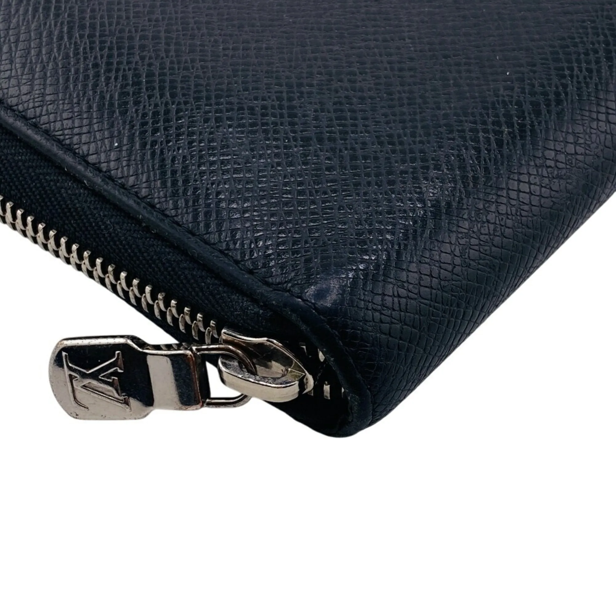 Louis Vuitton Taiga Leather Long Wallet (Bi-Fold) (Pre-Owned)