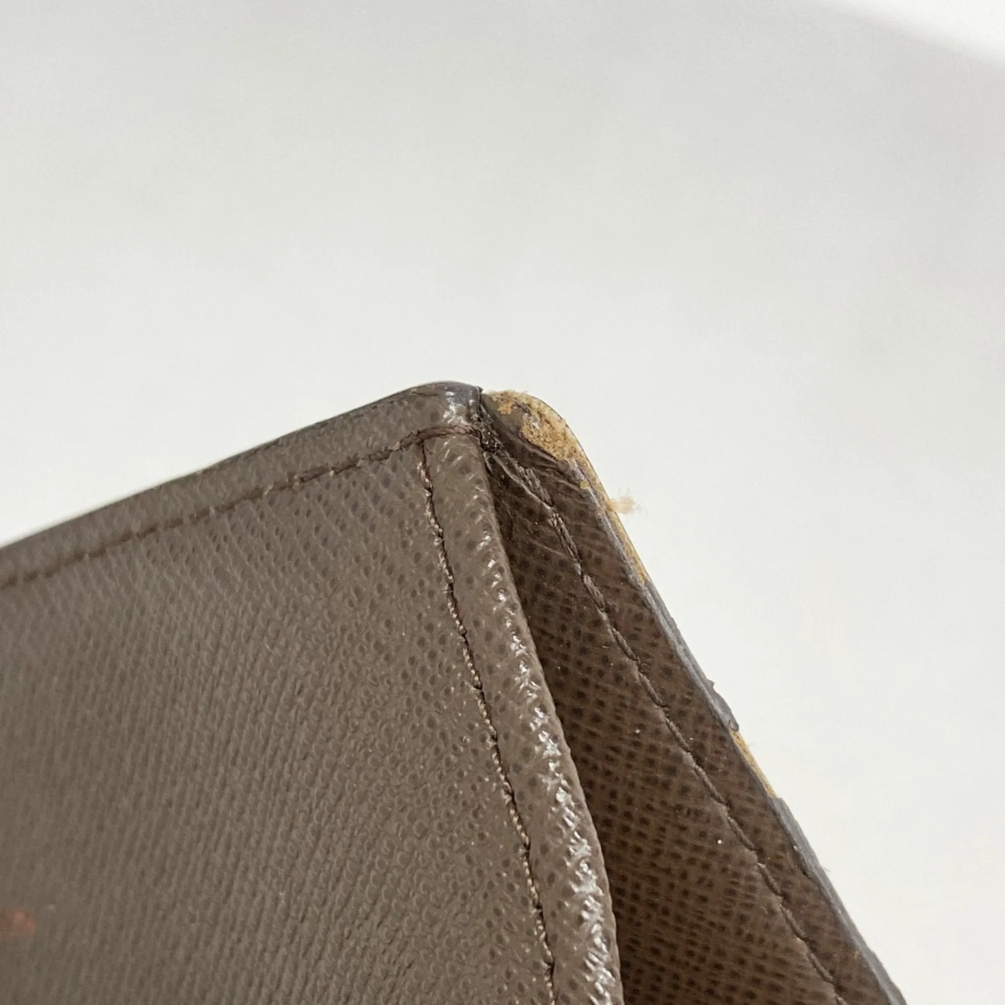 Louis Vuitton Wallet (Bi-Fold) (Pre-Owned)