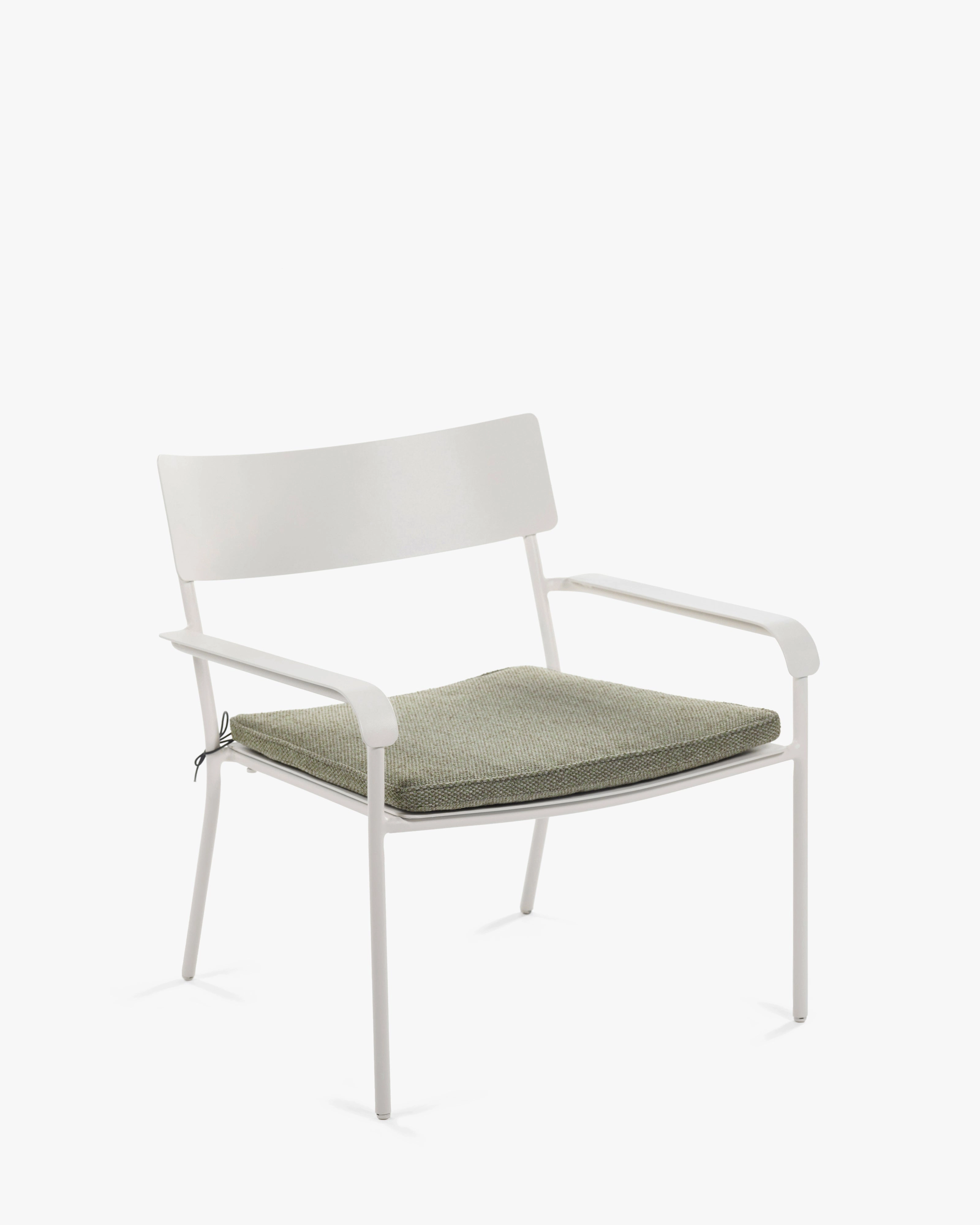 Lounge chair aluminium sand August