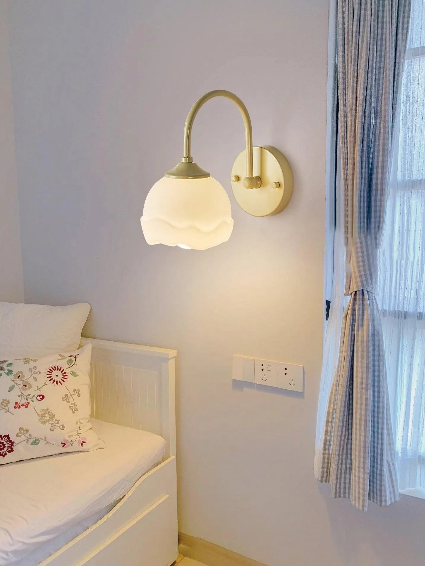 Milk White Floral Wall Lamp