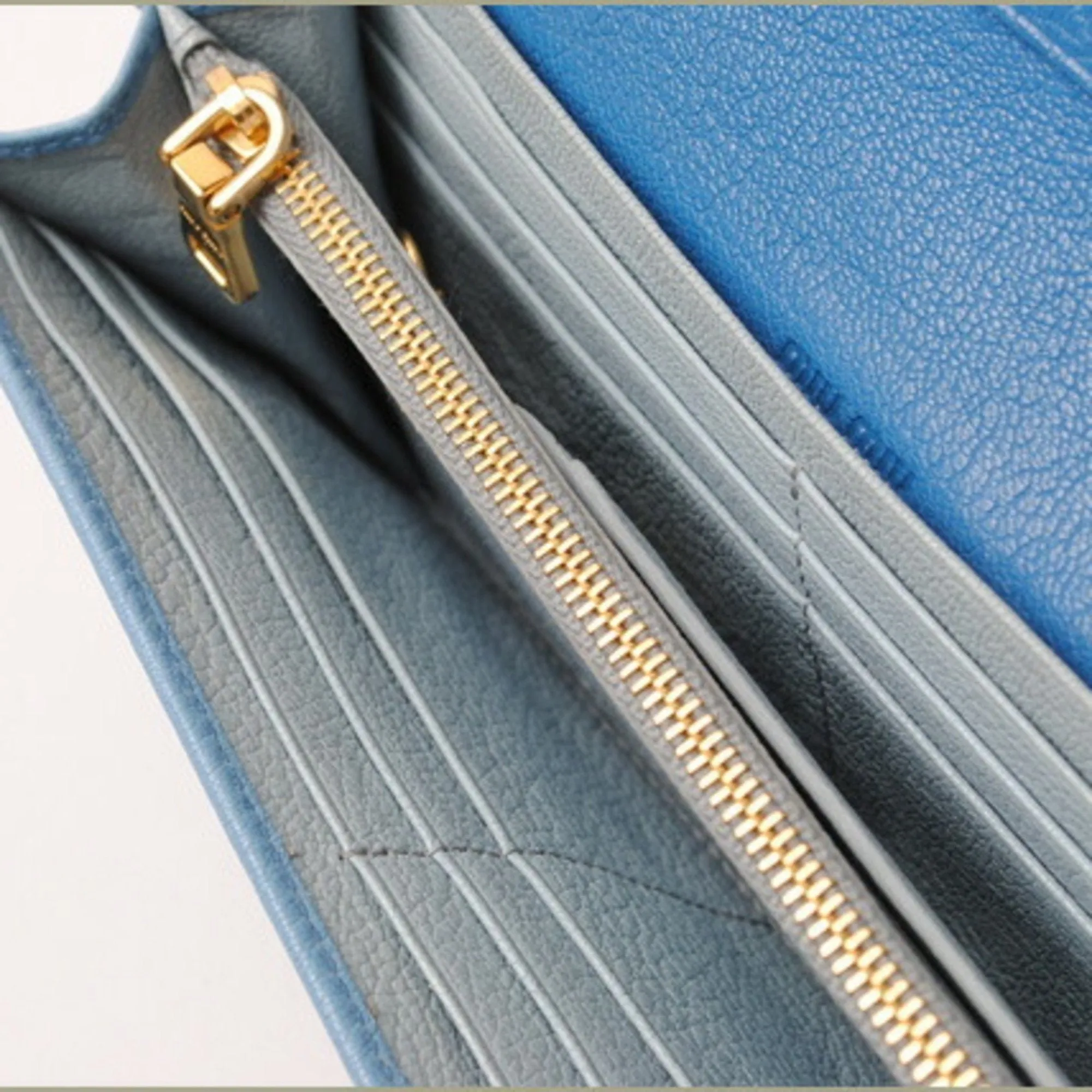 Miu Miu Leather Long Wallet (Bi-Fold) (Pre-Owned)