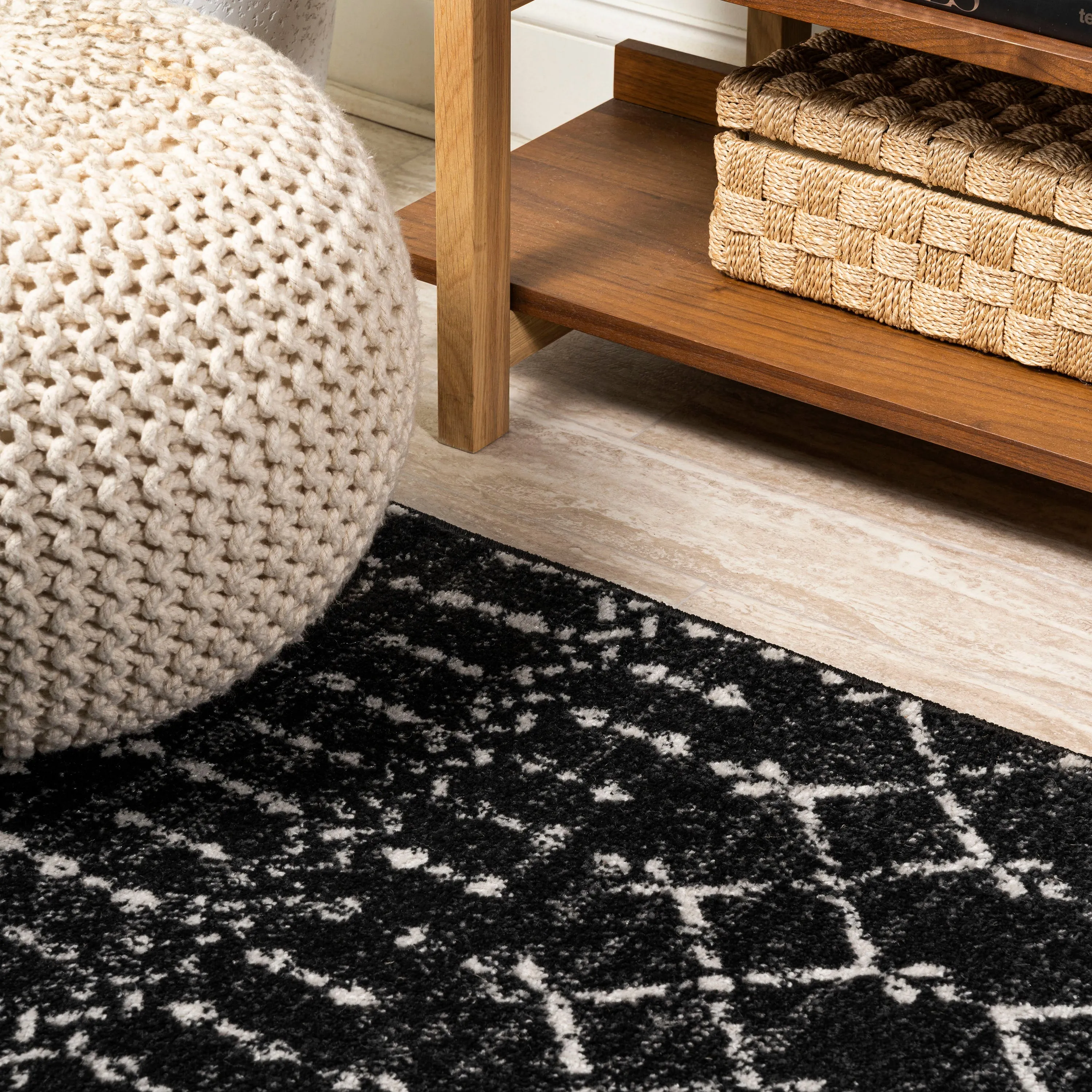 Moroccan HYPE Boho Vintage Diamond Black/Ivory 8' Round Area Rug
