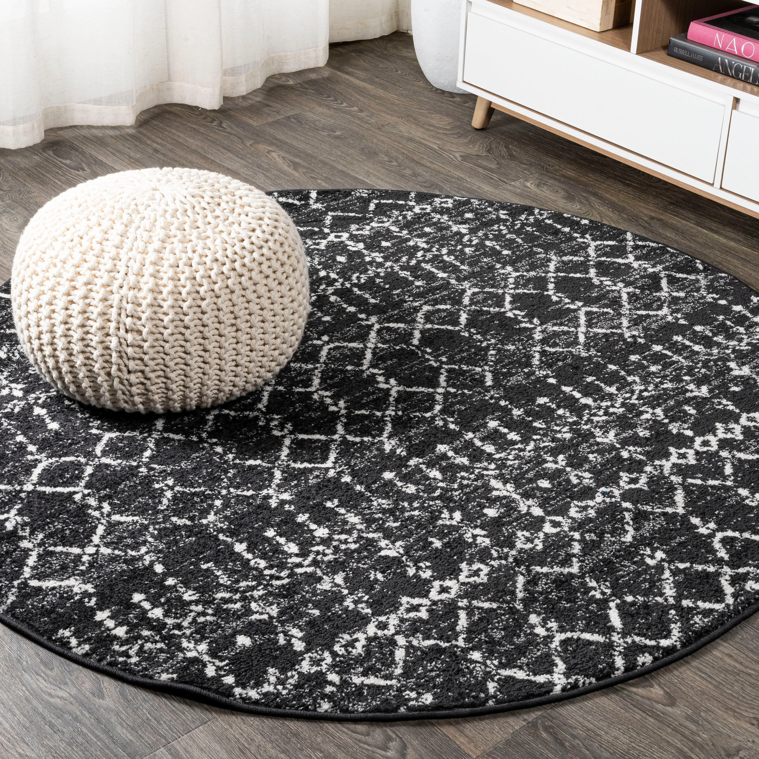 Moroccan HYPE Boho Vintage Diamond Black/Ivory 8' Round Area Rug Area Rugs final clearance