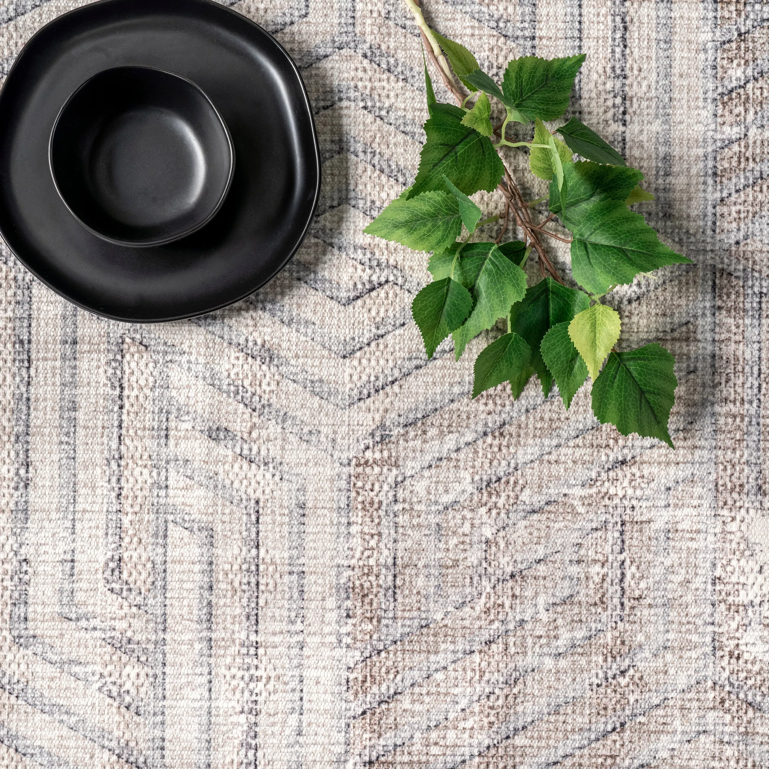 nuLOOM Adeline Modern Hexagon Machine Washable Area Rug