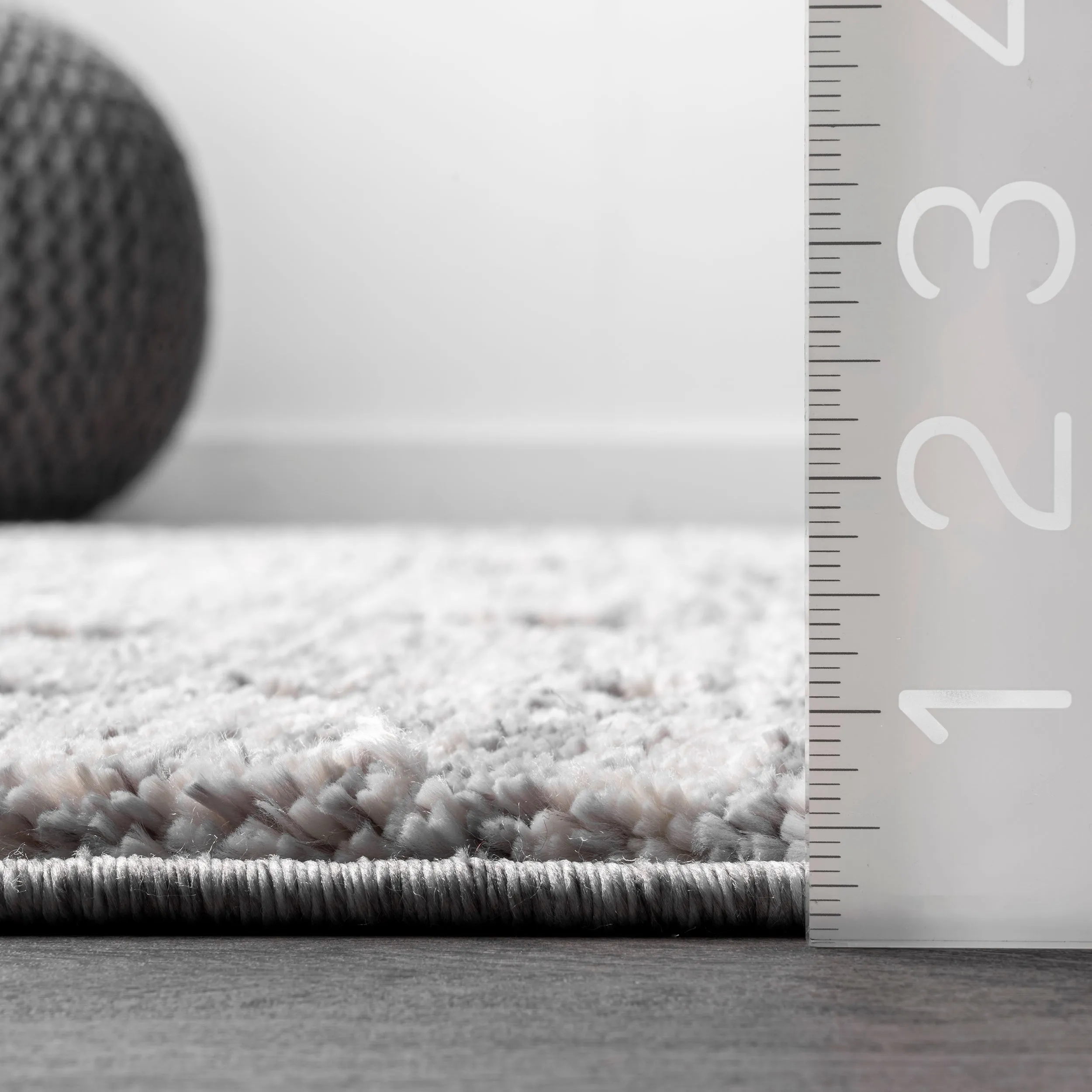 nuLOOM Sully Soft Snowflake Textured Tassel Area Rug