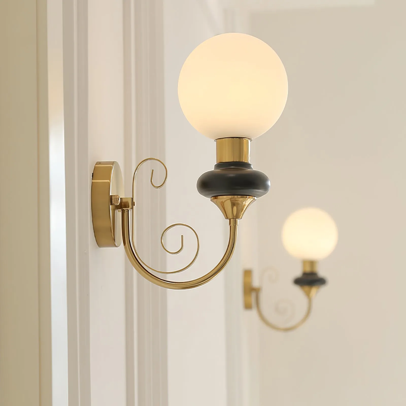 Onyx Wall Lamp