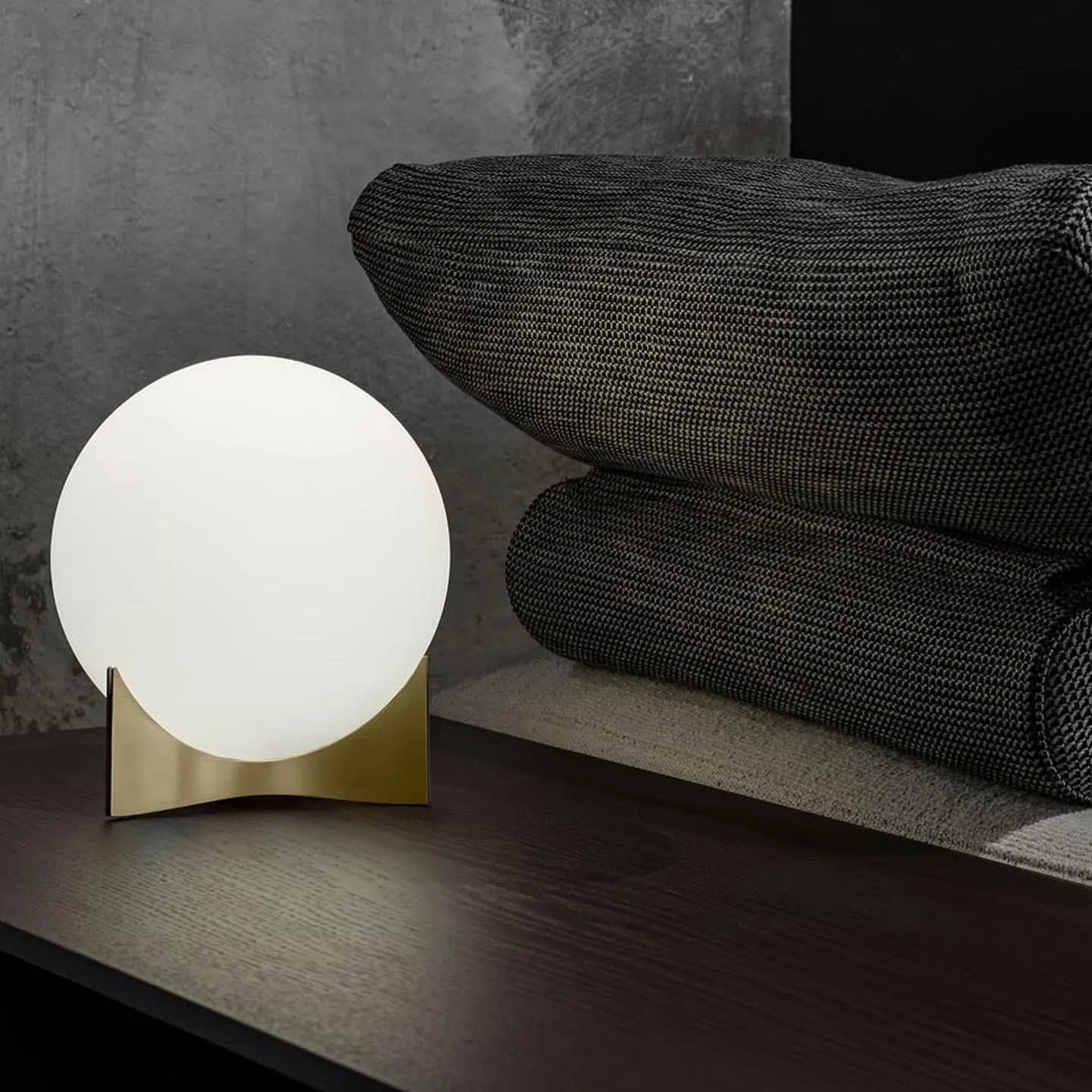 Oscar Table Lamp