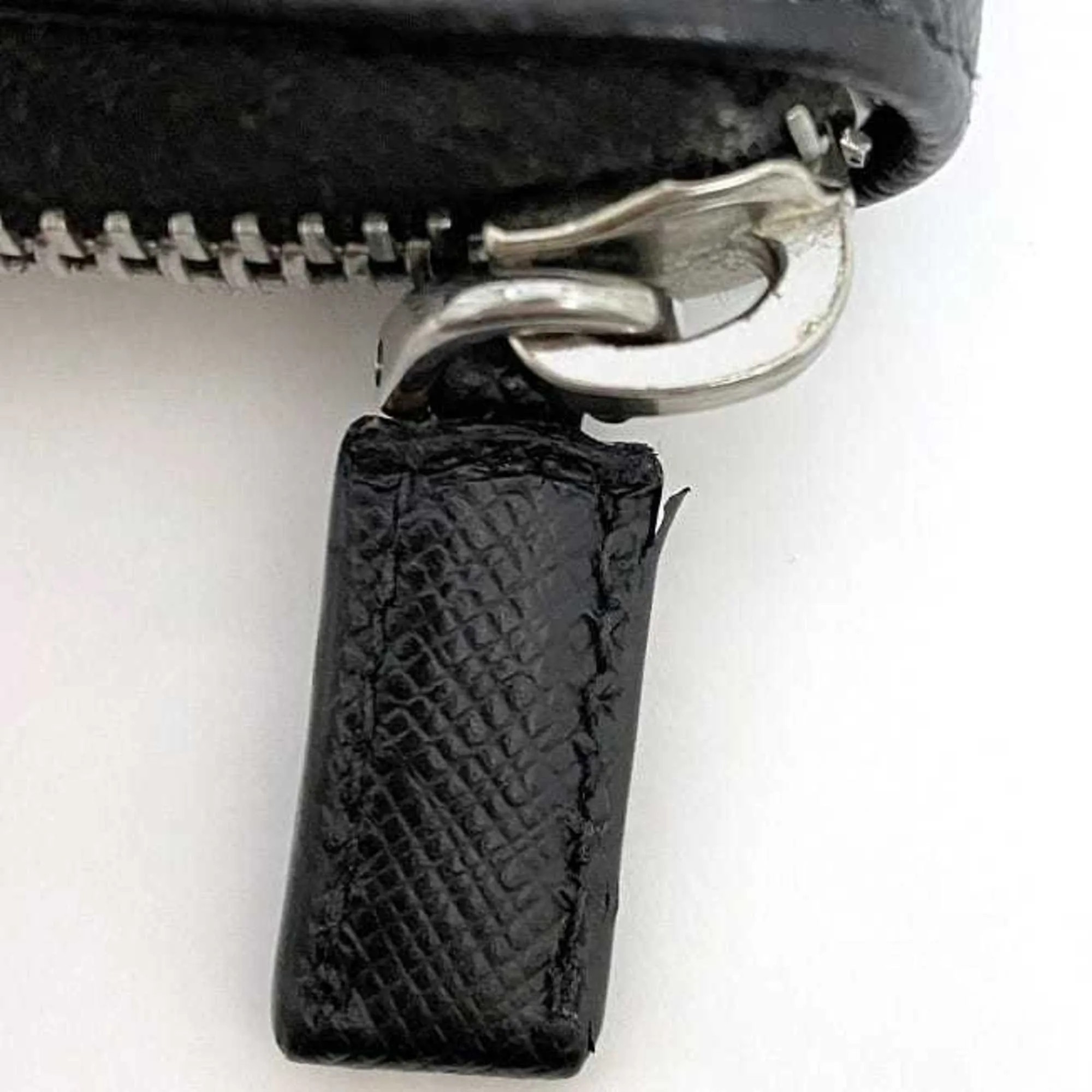Prada  Saffiano Long Wallet (Bi-Fold) (Pre-Owned)