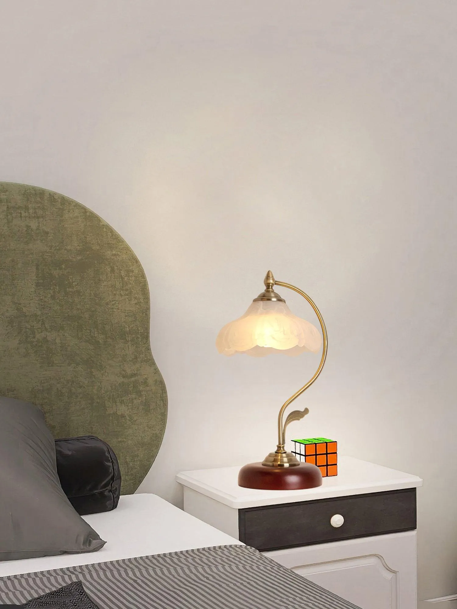 Retro Flower Table Lamp
