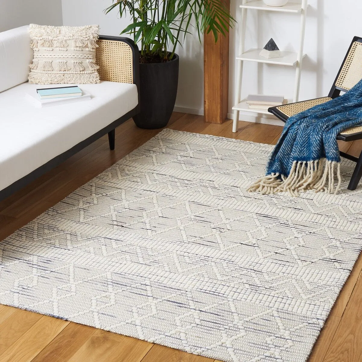 Safavieh Marbella Collection MRB902F Area Rugs final clearance