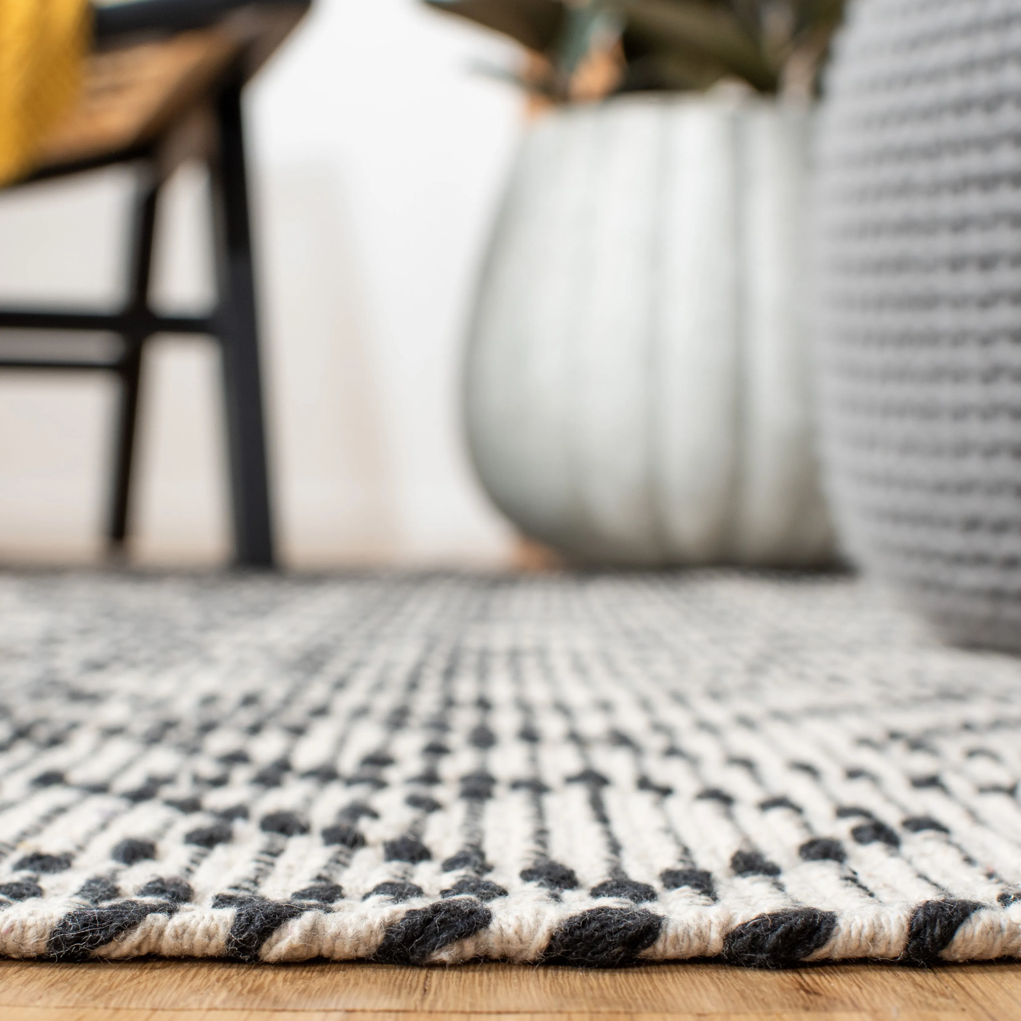Safavieh Montauk Handmade Rug