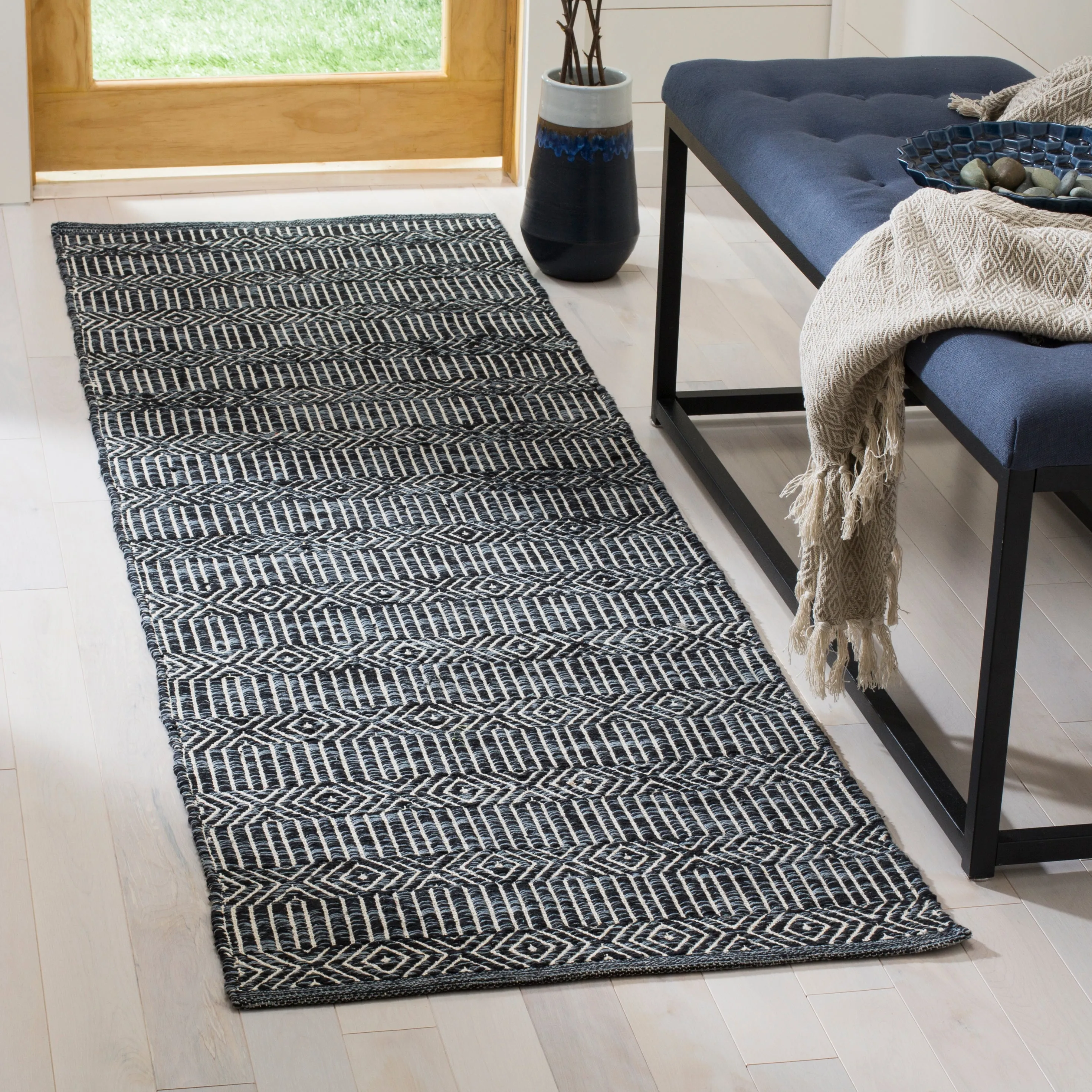 Safavieh Montauk Handwoven Rug