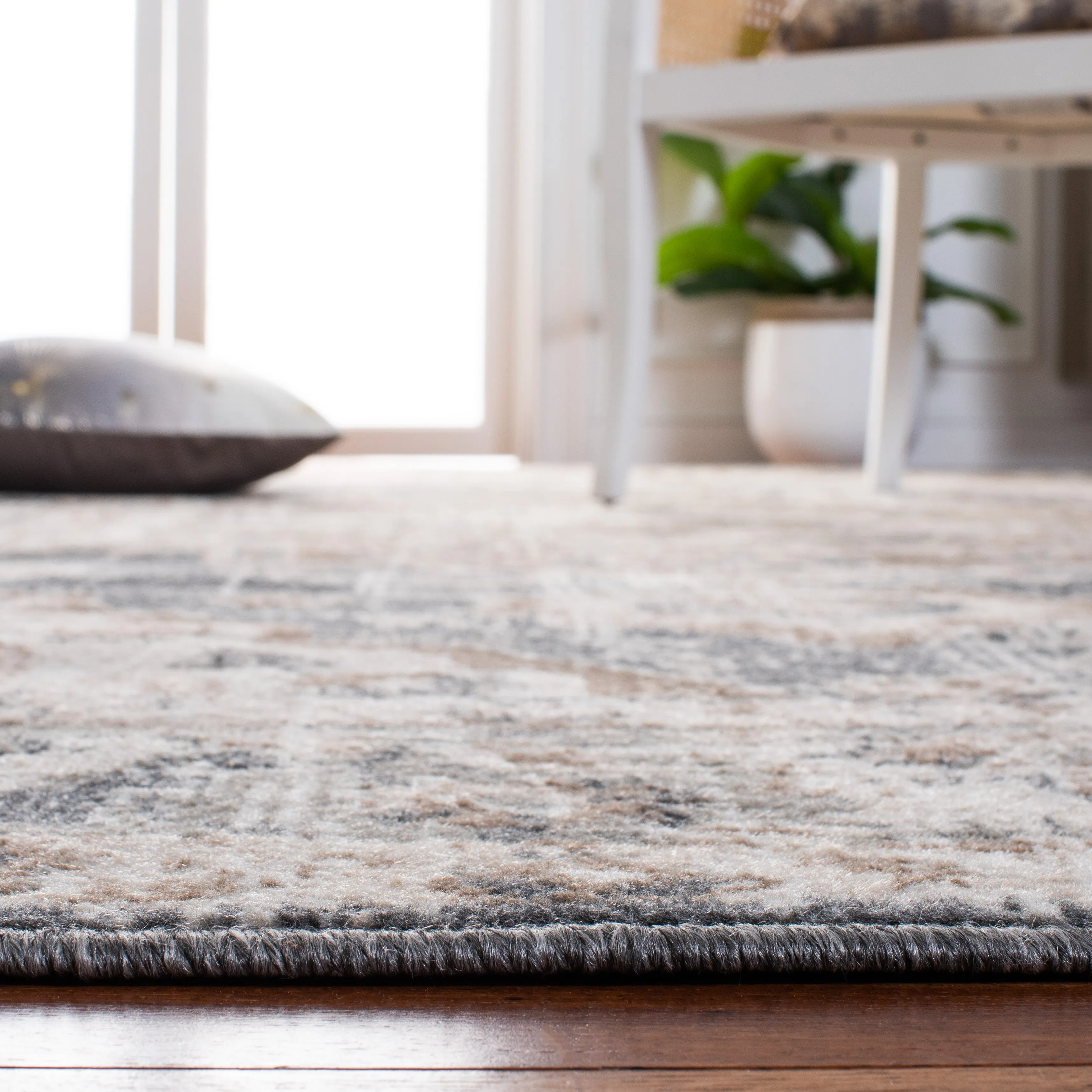 Safavieh Pyramid Collection Rug