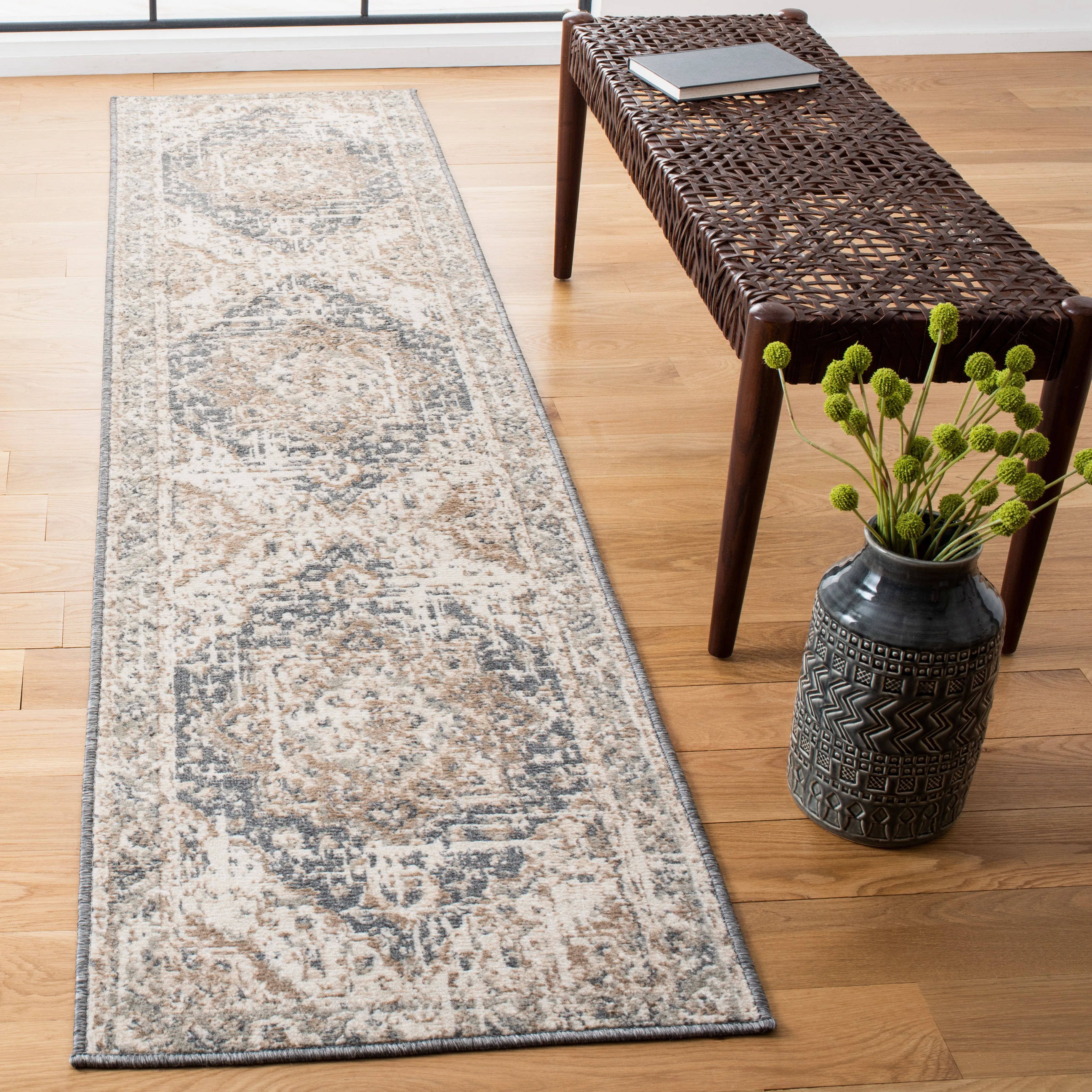 Safavieh Pyramid Collection Rug