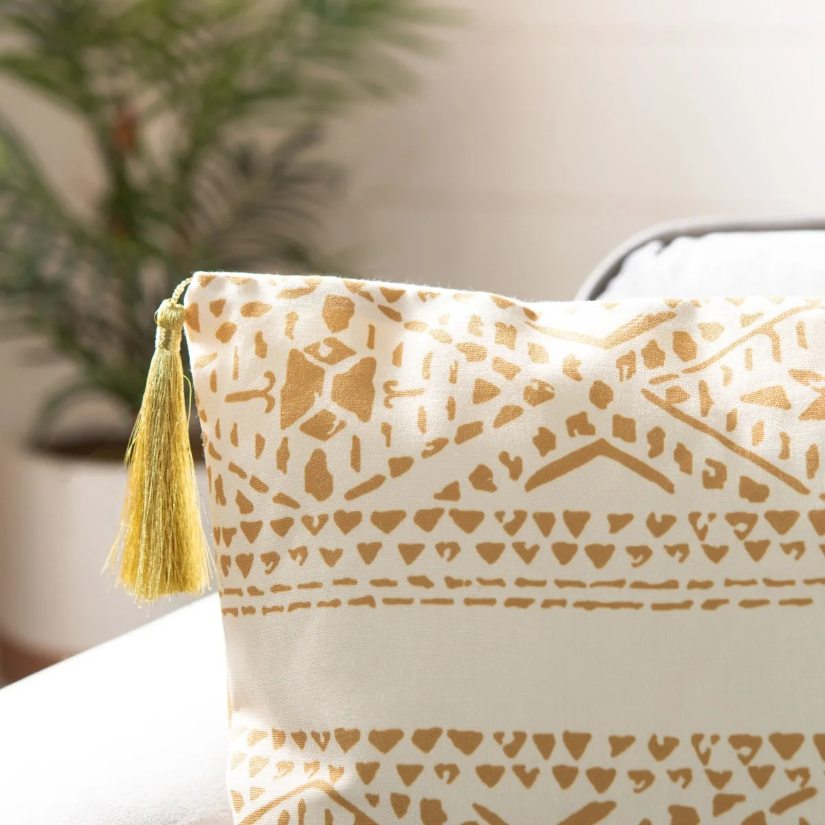 Safavieh Valen Pillow