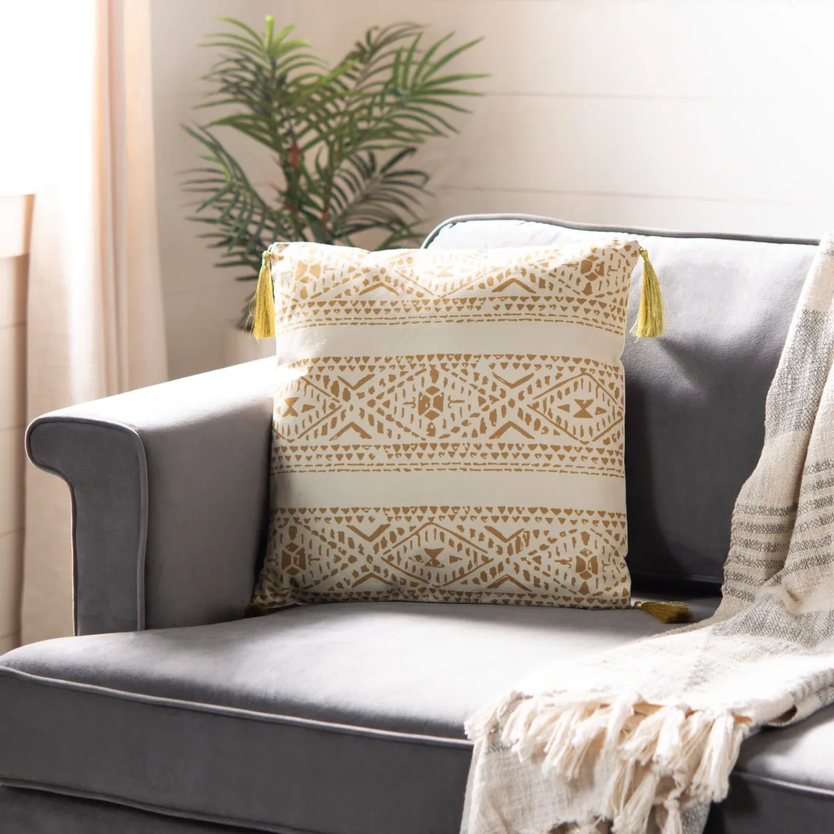 Safavieh Valen Pillow Throw Pillows cheap throw sets