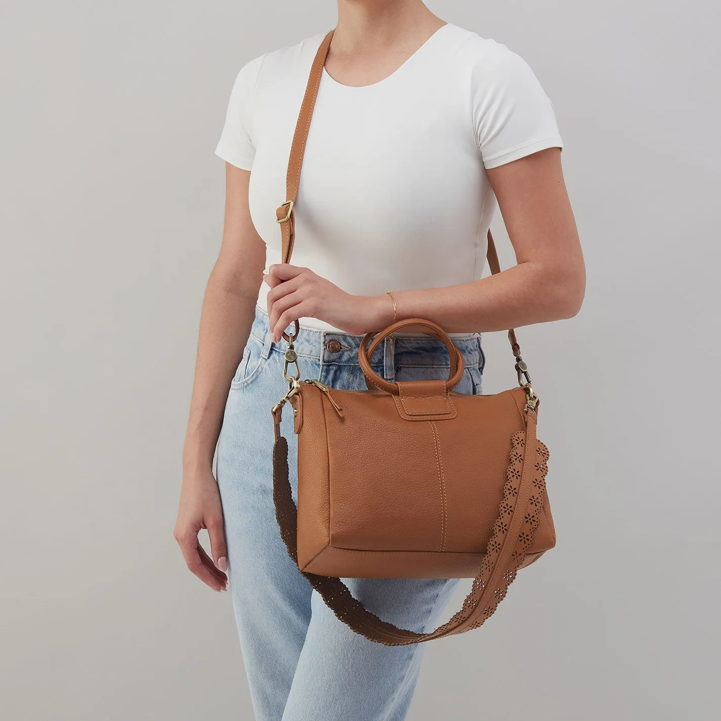 Sheila Medium Satchel In Pebbled Leather - Warm Honey