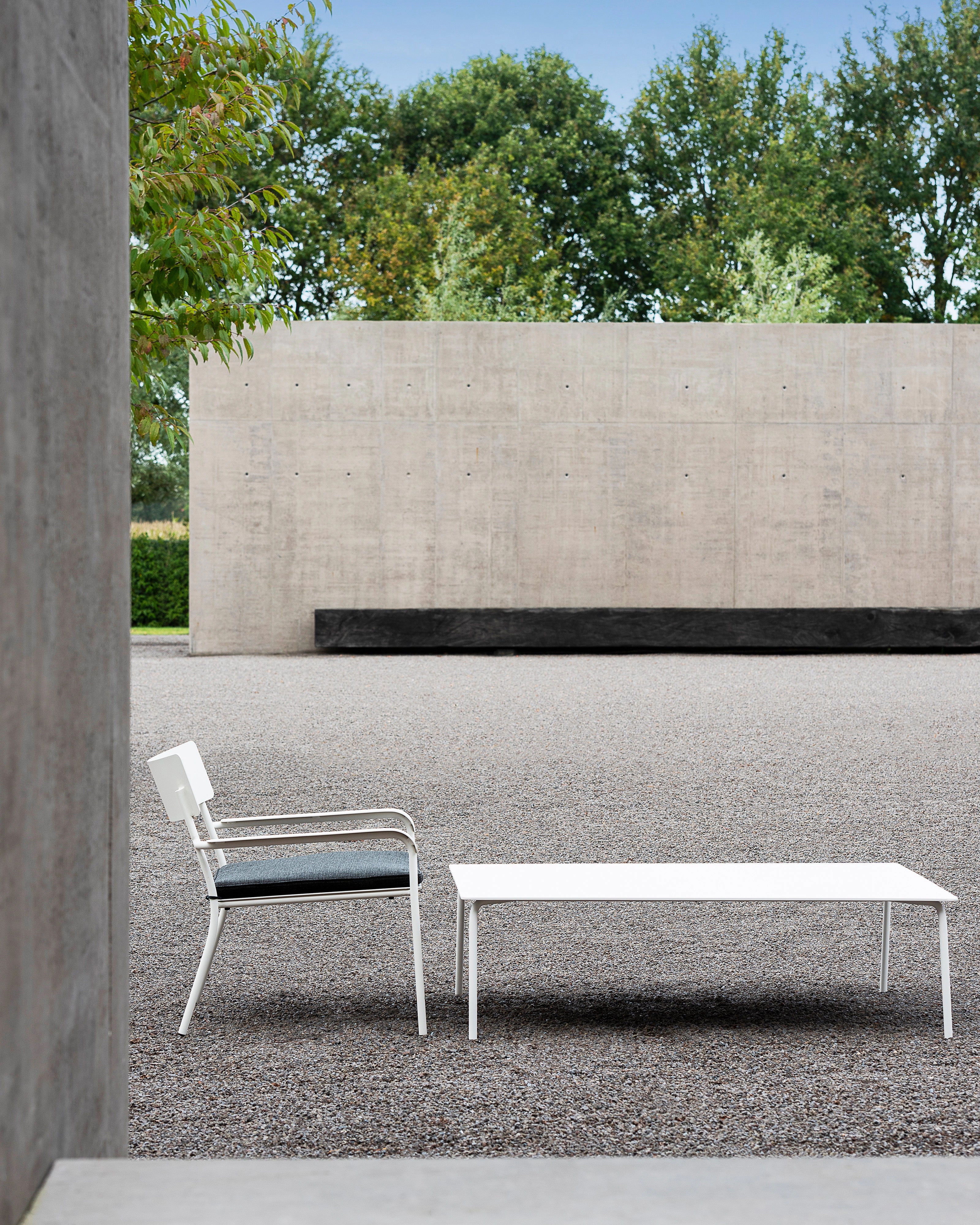 Table low aluminium sand August