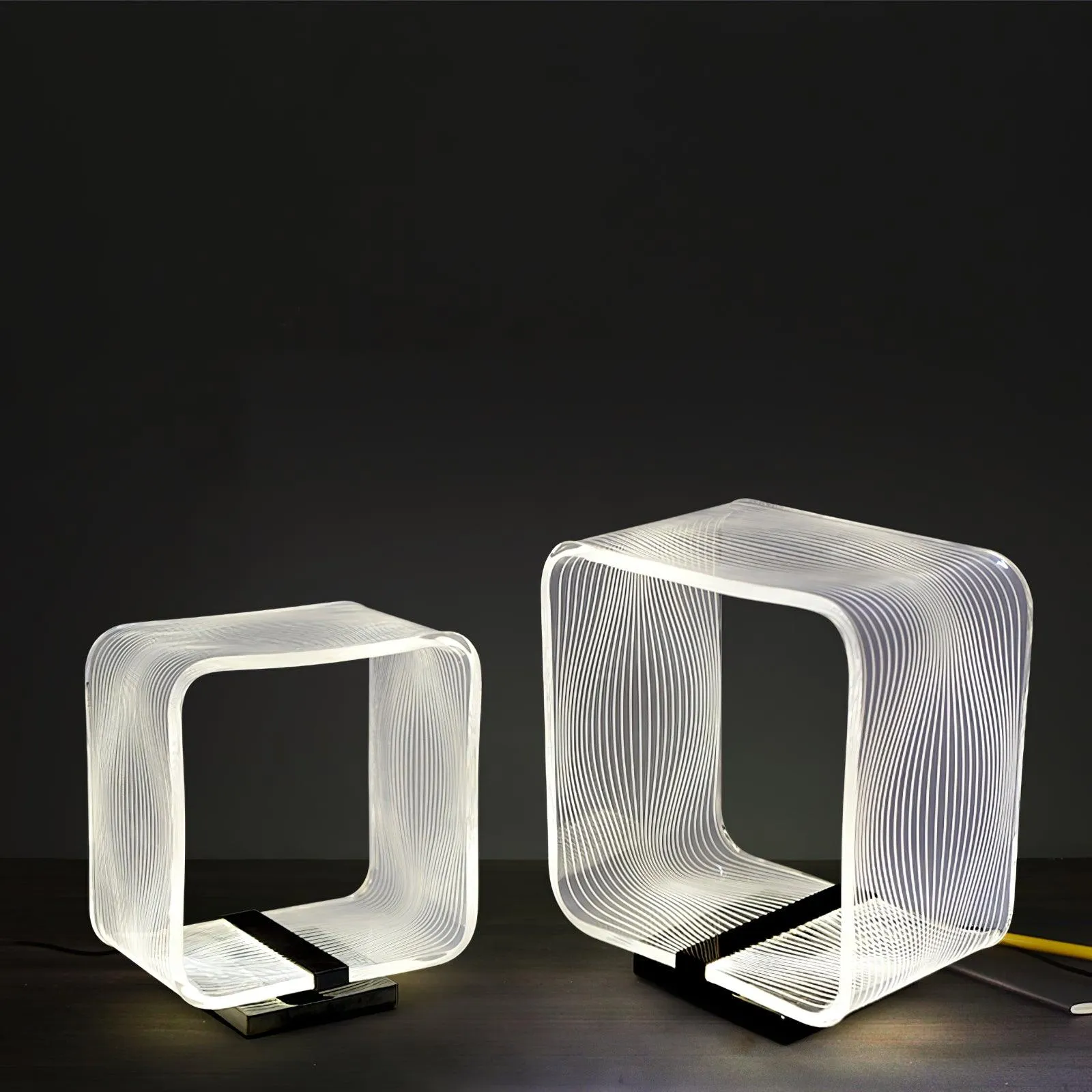 Wire Cube Table Lamp