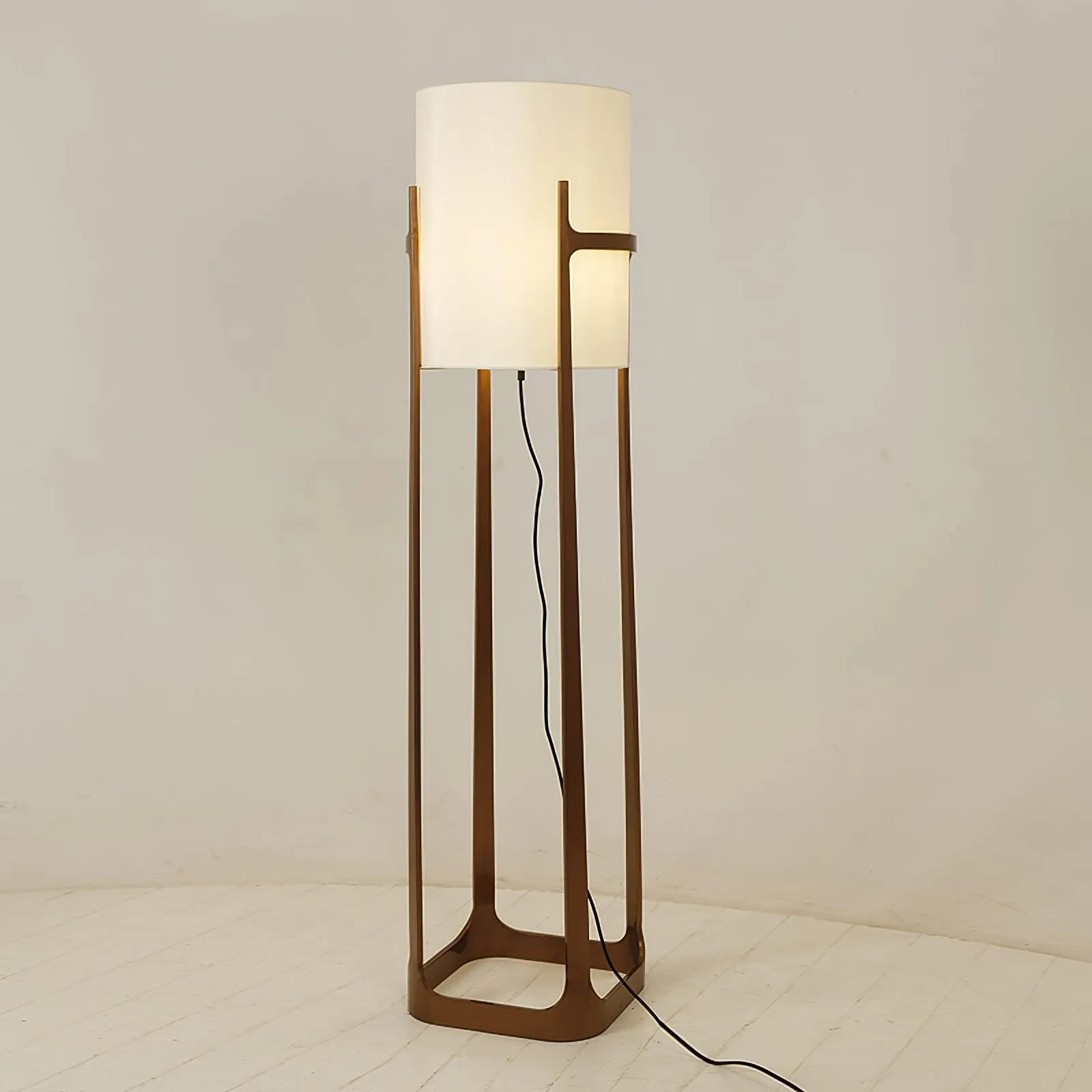X L 04 Floor Lamp